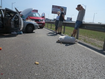 В Киеве на Окружной столкнулись сразу пять авто