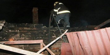 В Запорожской области горел дом - пострадал пожилой мужчина
