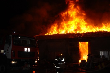 Во Львове произошел масштабный пожар на складе