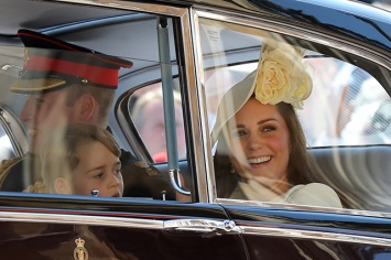 Принц Уильям и Кейт Миддлтон вместе с принцем Джорджем приехали в Шотландию