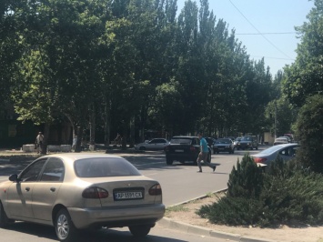 Водители и пешеходы в Мелитополе устроили анархию на дорогах (фото, видео)