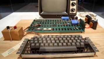 Первый компьютер Apple выставили на аукционе