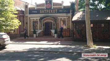 Президент Порошенко намерен отобедать в ресторане «Антрекот» - вокруг полно полиции и охраны