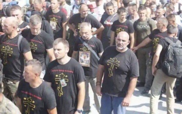 В Почаеве заметили паломников в провокационных футболках