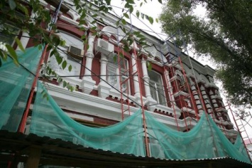 В Москве приостановили незаконный ремонт дома XIX в Вознесенском переулке