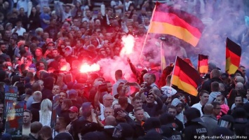 Фейки, радикалы, полиция: почему протесты в Хемнице зашли так далеко