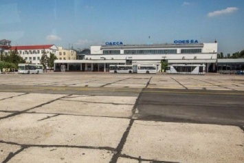 Текущий ремонт «взлетки» Одесского аэропорта обойдется почти в 2,7 миллиона гривен