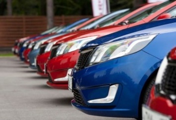 Мировые продажи автомобилей замедлились впервые за 10 лет