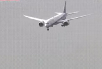 Boeing 787 нырнул носом перед самой посадкой в Японии из-за сдвига ветра
