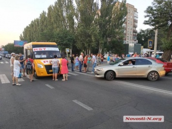 В Николаеве перекрыты магистральные улицы: жители общежитий требуют включить свет