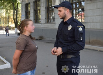 В Николаеве полиция вернула родным девушку, которая, получив пощечину от матери, убежала из дома