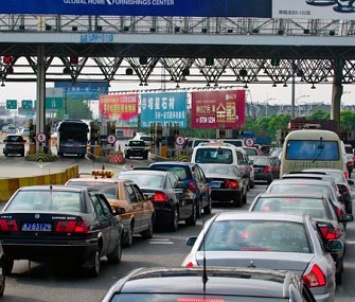 Китай за год построил более 8 тыс. километров платных дорог