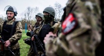 В Донбассе правосеки маскируются под полицию