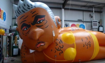 Над Лондоном запустят воздушный шар в виде мэра в бикини