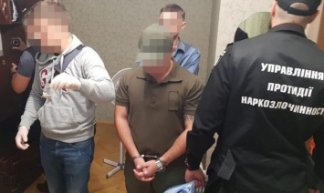 Правоохранители Киева задержали сотрудника СИЗО за сбыт наркотиков заключенным (фото, видео)