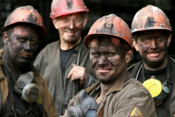 Министр угольной промышленности сбежал от шахтеров Новогродовки через столовую