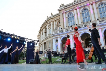 Страсть на Театральной площади: каким был open air Tango Music Project в Одессе. Видео, фото