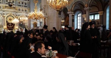 Собор в Станбуле: Константинополь сам признает автокефалию