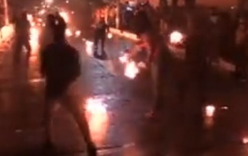 В Сальвадоре устроили бои огненными шарами