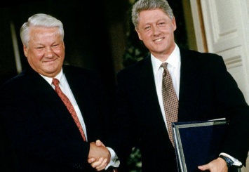 Bloomberg: Билл Клинтон и Борис Ельцин упустили историческую возможность