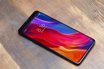 Глава Xiaomi "засветил" новый безрамочный смартфон с выдвижной камерой