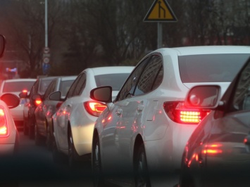 Водитель, осторожно: на Кайдакском мосту тянучка из-за ДТП