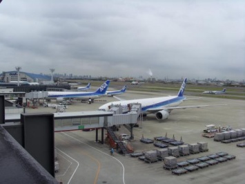 Японский аэропорт «Кансай» затопило из-за мощнейшего тайфуна