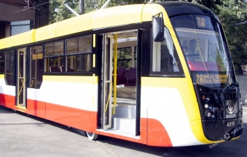 В Одессе презентовали новый трамвай с уникальным дизайном (фото)
