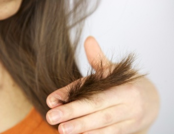 Вот, как избавиться от вьющихся волос и секущихся концов