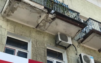 На проспекте Металлургов разрушается дом (ФОТО)