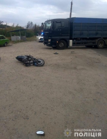 Под Запорожьем грузовик сбил мотоцикл с детьми: есть пострадавшие