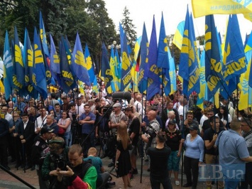 Возле Верховной Рады собрался митинг за новый Избирательный кодекс