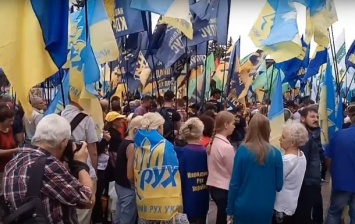 Под Радой митингуют за открытые списки