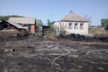 В Харьковской области из-за выжигания травы сгорел дом