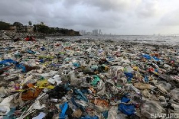 В Китае изобрели пластик, разлагающийся в морской воде