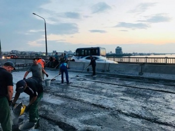 Пожар на Новом мосту: горели кабели под пешеходной частью