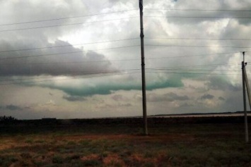 Вблизи Армянска заметили странные зеленые облака: в сети показали фото