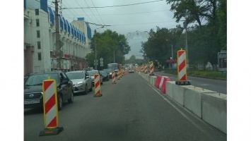 В Симферополе образовалась пробка из-за ремонта улицы Севастопольская
