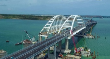 На Крым обрушилась стихия: шторм повредил Керченский мост