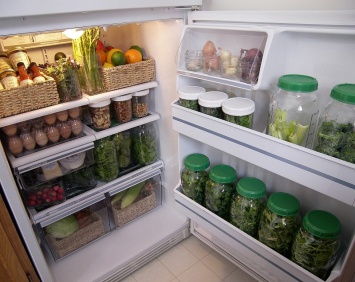 Маленький холодильник - много места: как правильно хранить продукты