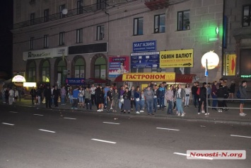 В Николаеве после праздничного концерта люди с трудом могли доехать домой