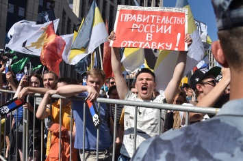 Во время очередных протестов против пенсионной реформы в Москве задержали соратницу Навального
