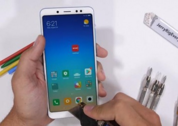 Смартфон Xiaomi Redmi Note 5 удивил во время тестов на прочность