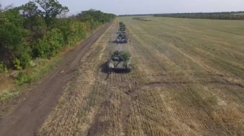 В День танкиста показали танковые маневры с высоты птичьего полета. ВИДЕО