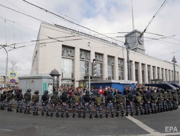 Накануне акций против повышения пенсионного возраста в РФ задержали политиков Милова и Албурова