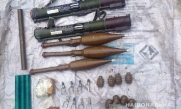 В Донецкой обл. нашли тайник с гранатометами и взрывчаткой