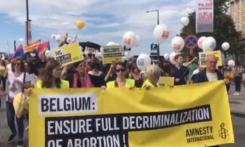 В Брюсселе прошел митинг против криминализации абортов