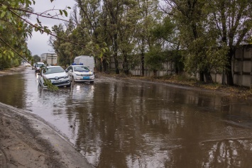 Мокрый Днепр: после ливня дороги превратились в реку