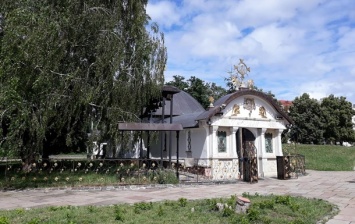 В Десятинной церкви угрожают директору музея проклятием на семь поколений