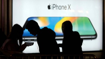 IPhone XC окажется в дефиците из-за брака дисплеев
